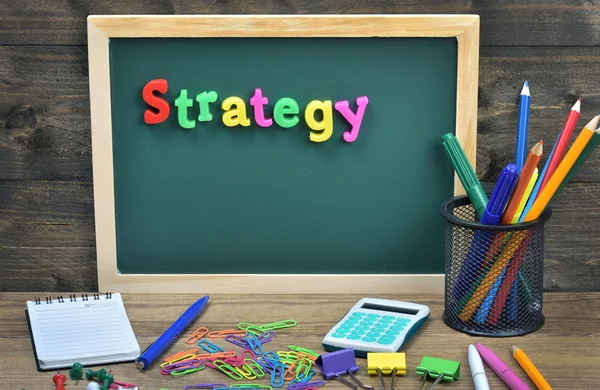 Estratégia palavra escola board — Fotografia de Stock