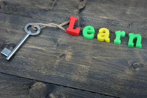 Leren op houten tafel — Stockfoto