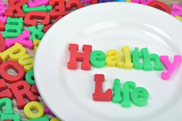 Healthy life word on plate — Stock Photo, Image