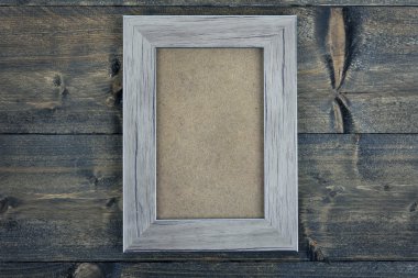 ahşap masa üzerinde fotoğraf çerçevesi