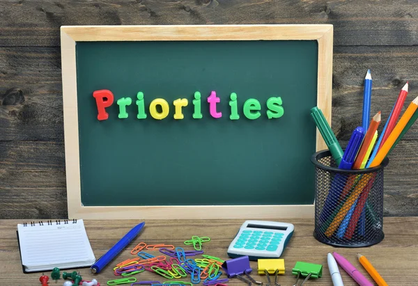 Prioridades palabra primer plano —  Fotos de Stock