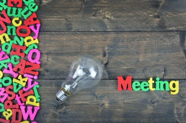 Ahşap masa toplantısı