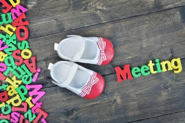 Ahşap masa toplantısı