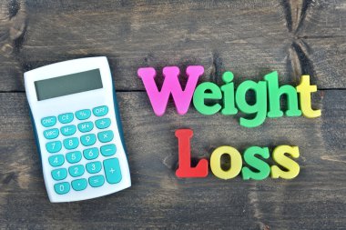 Ahşap masa üzerinde kilo kaybı