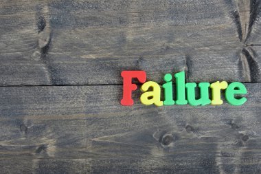 Ahşap masa başarısızlıkta