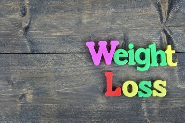 Ahşap masa üzerinde kilo kaybı