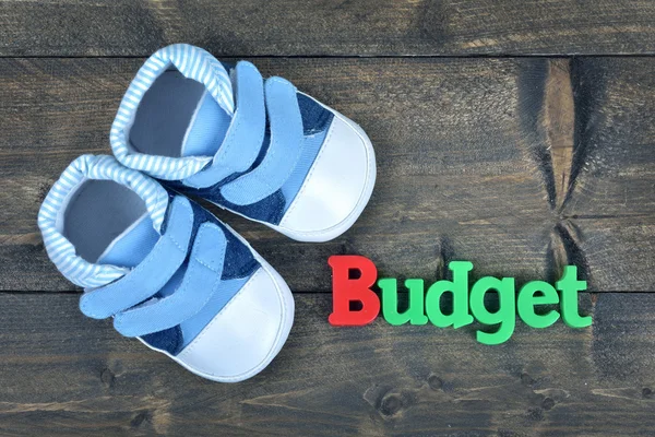 Budget on wooden table — Stock Photo, Image