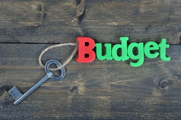 Budget på träbord — Stockfoto
