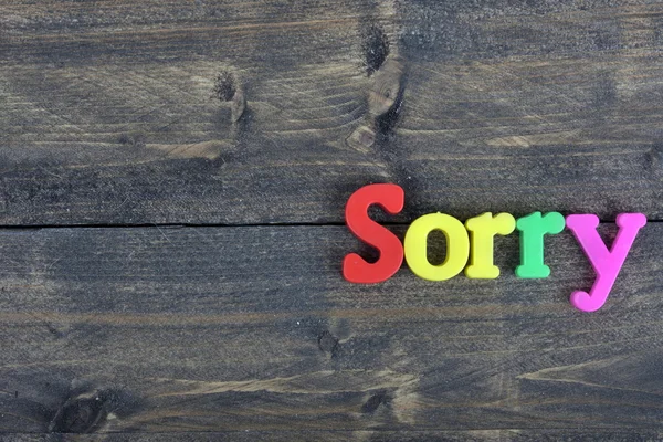 Sorry op houten tafel — Stockfoto