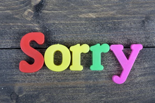 Sorry op houten tafel — Stockfoto