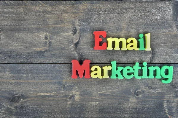 Email Marketing na mesa de madeira — Fotografia de Stock