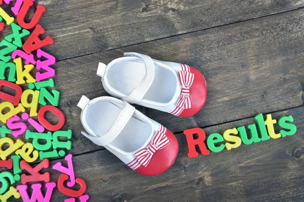 Ergebnisse auf Holztisch — Stockfoto