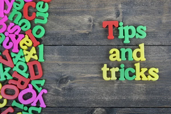 Dicas e truques na mesa de madeira — Fotografia de Stock