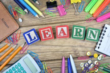 Tablo üzerinde kelime öğrenmek