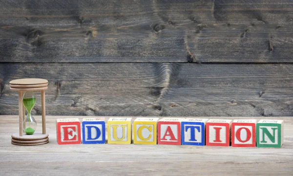 Reloj de arena y palabra educación —  Fotos de Stock