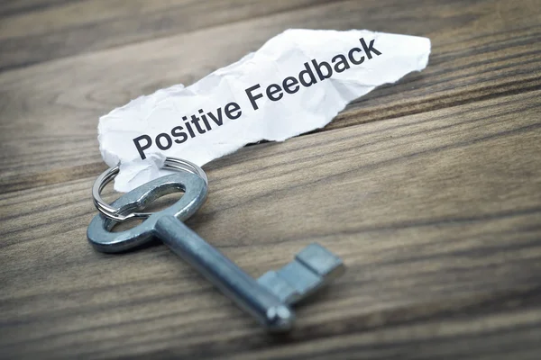 Chiave con messaggio Feedback positivo — Foto Stock