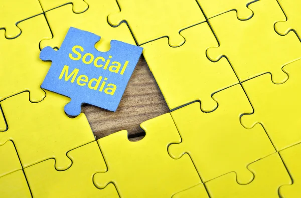 Puzzle con la parola Social Media — Foto Stock