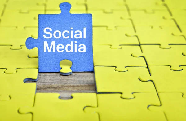 A szociális média szó puzzle — Stock Fotó