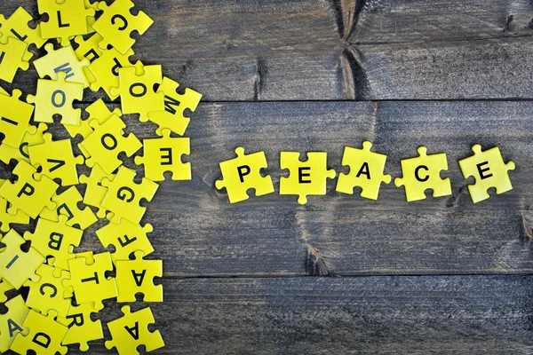 Puzzle con palabra Paz — Foto de Stock