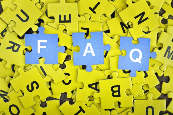 Puzzle con palabra — Foto de Stock