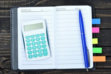 masa üstünde not etmek