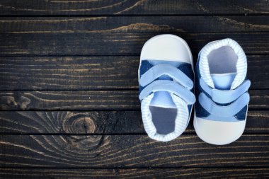 Kattaki çocuk ayakkabı