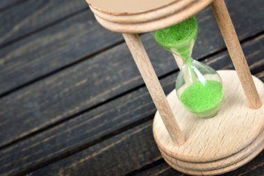 tablo üzerinde kum saati