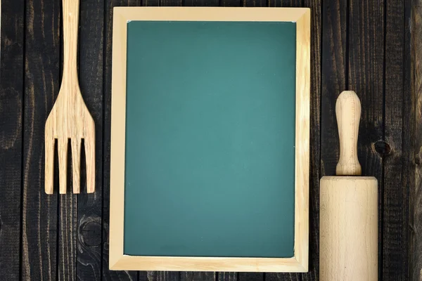 Kuchyňské potřeby na stole — Stock fotografie