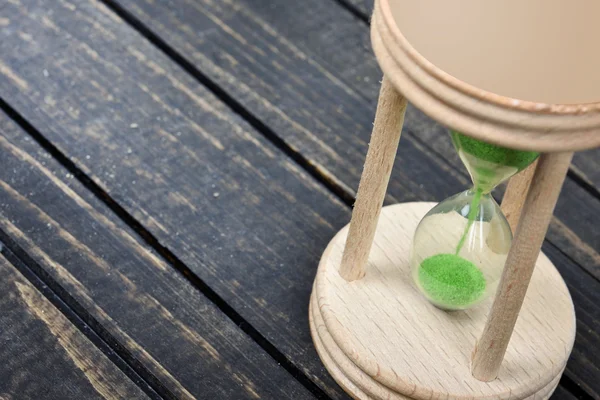 Sanduhr auf dem Tisch — Stockfoto