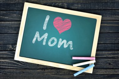 Anne metin okul panosunda seviyorum