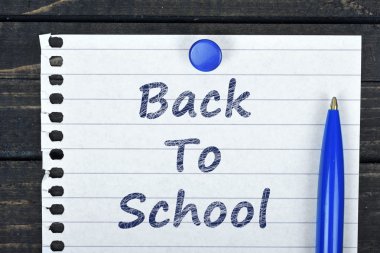 Geri okul metne sayfa ve kalem