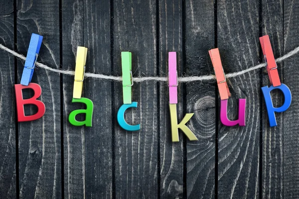 Backup-Wort hängt an Clips — Stockfoto