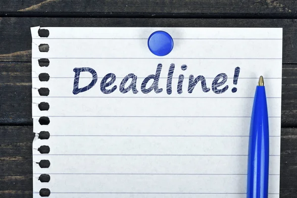 Deadline text on page and pen — Stock Photo, Image