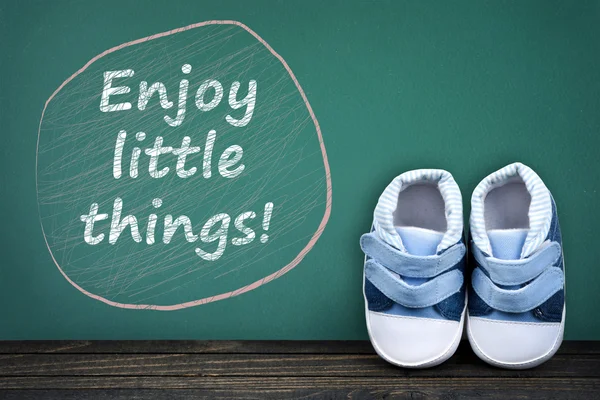 Enjoy little things text on school table — Stock Photo, Image