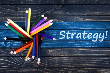 Strateji metin boyalı ve grup kurşun kalemler