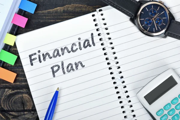 Finansiella Plan text anteckningar och titta på — Stockfoto