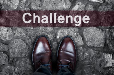 İtirazı iletisi asfalt üzerinde