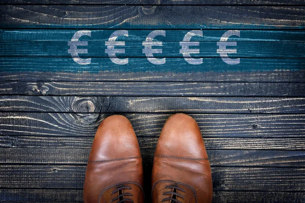 Euro teken bericht en zakelijke schoenen — Stockfoto