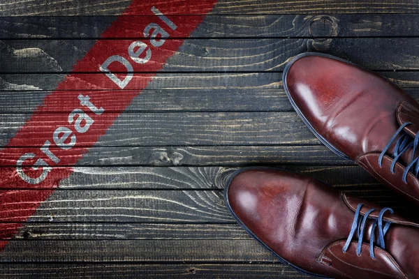 Grote Deal bericht en zakelijke schoenen — Stockfoto
