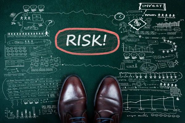 Risk word and business shoes — Stock Photo, Image