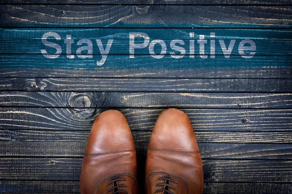 Permanecer mensaje positivo y zapatos de negocios — Foto de Stock