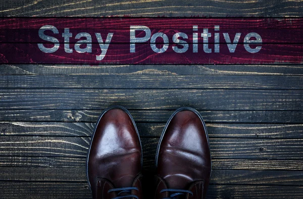 Rimani messaggio positivo e scarpe da lavoro — Foto Stock