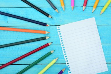 masa üstünde not etmek