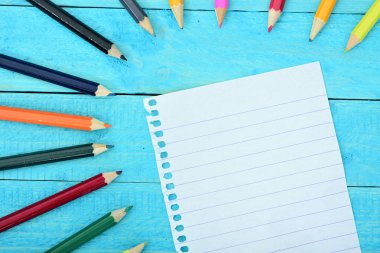 masa üstünde not etmek