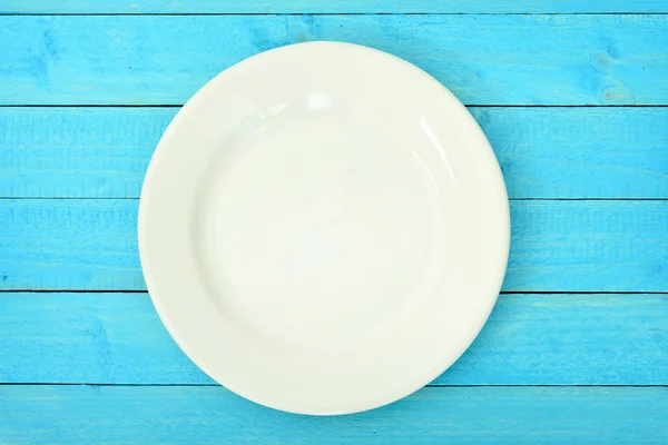 Assiette blanche sur table — Photo