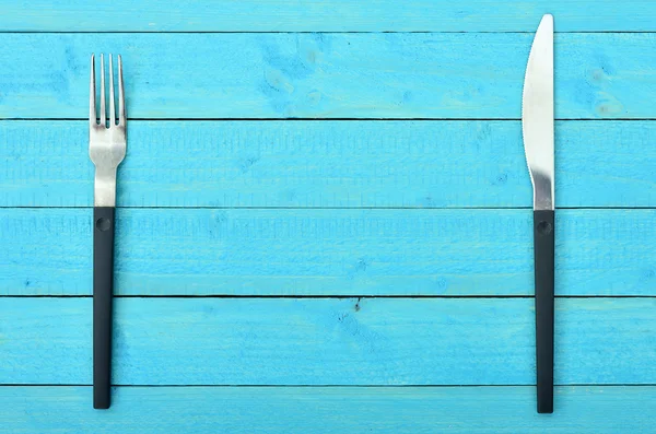 Forchetta e coltello sul tavolo — Foto Stock