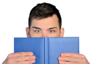 Öğrenci kitap closeup okuma