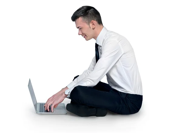 Człowiek korzystający z laptopa — Zdjęcie stockowe