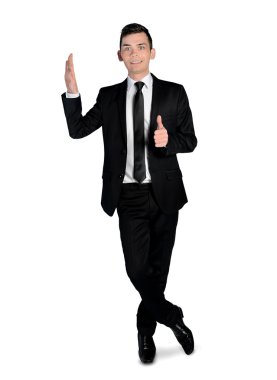 bir şeyler sunan iş adamı