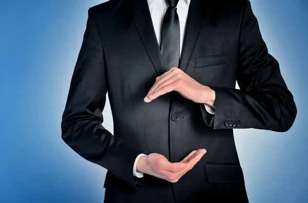 Man presenting something on blue — Stok fotoğraf